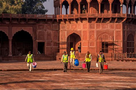 cleaning mud India|mud baths in taj mahal.